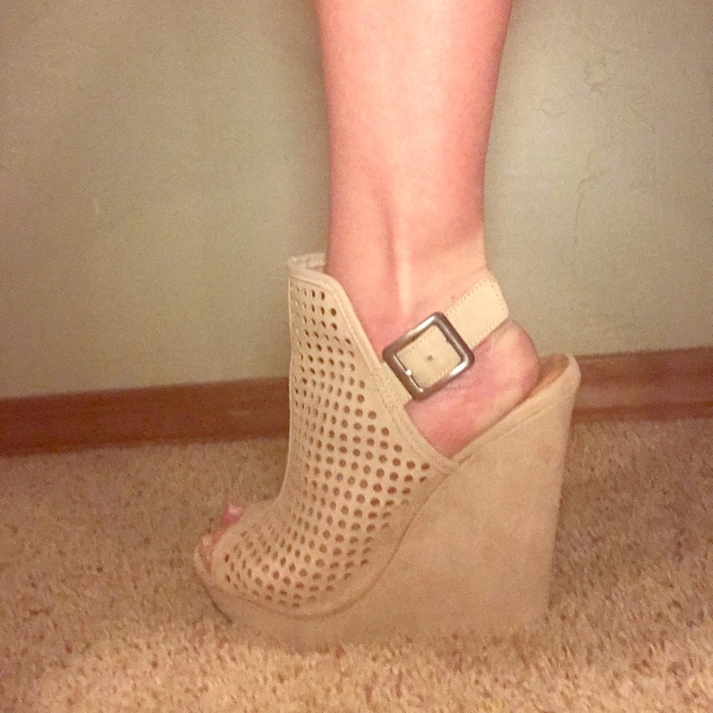 Nude wedge
